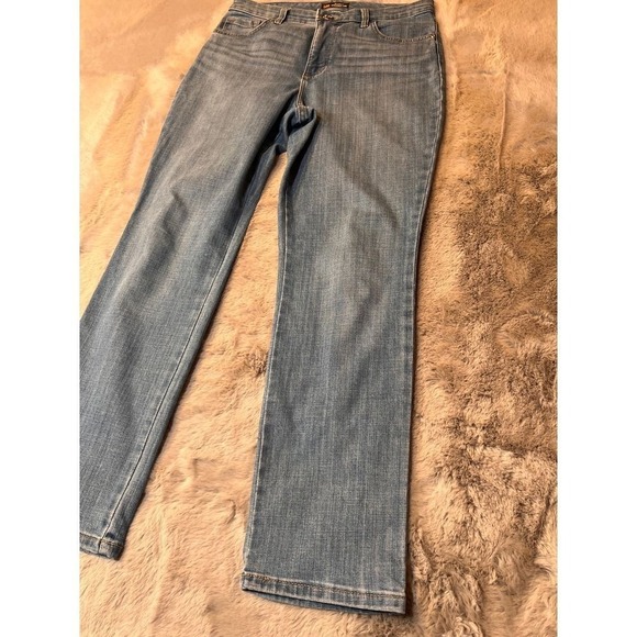 Lee Relaxed Fit Straight Leg High Rise Light Wash Denim Jeans Leg 6 - Picture 4 of 16